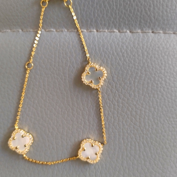 Rachel Zoe Jewelry - COPY - Bracelet clover Rachel Zoe. Silver. Mother of Pearl